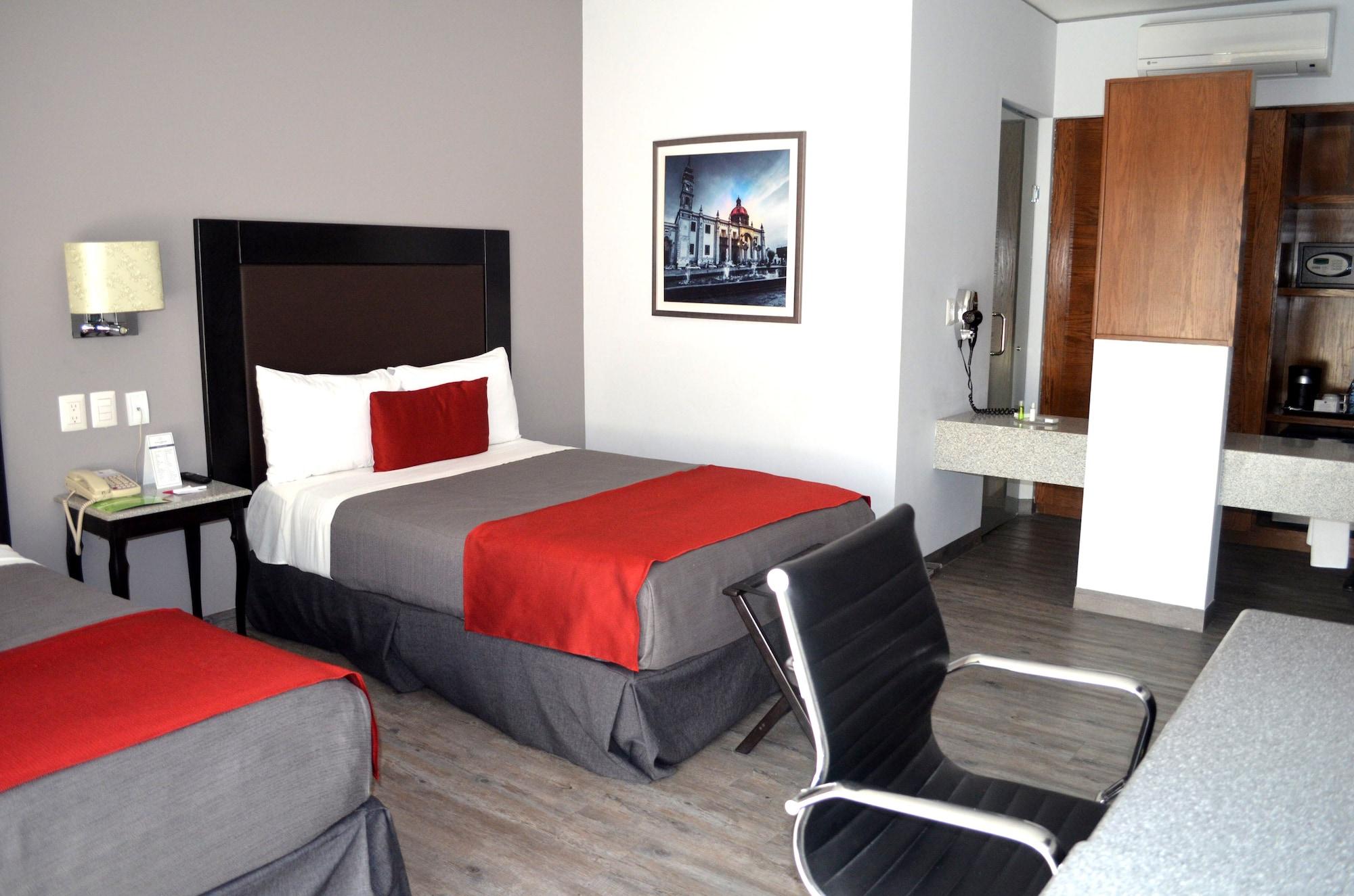 Plaza Camelinas Hotel Querétaro Екстериор снимка