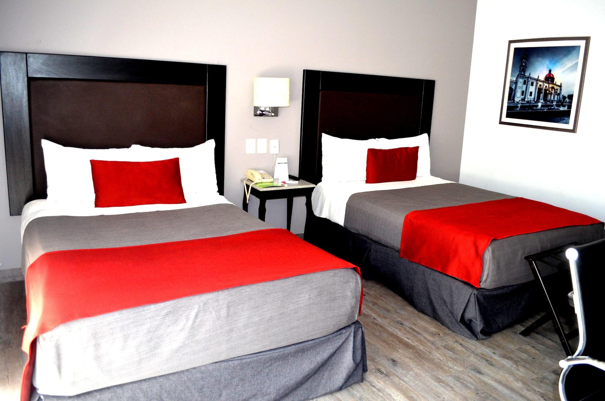 Plaza Camelinas Hotel Querétaro Екстериор снимка