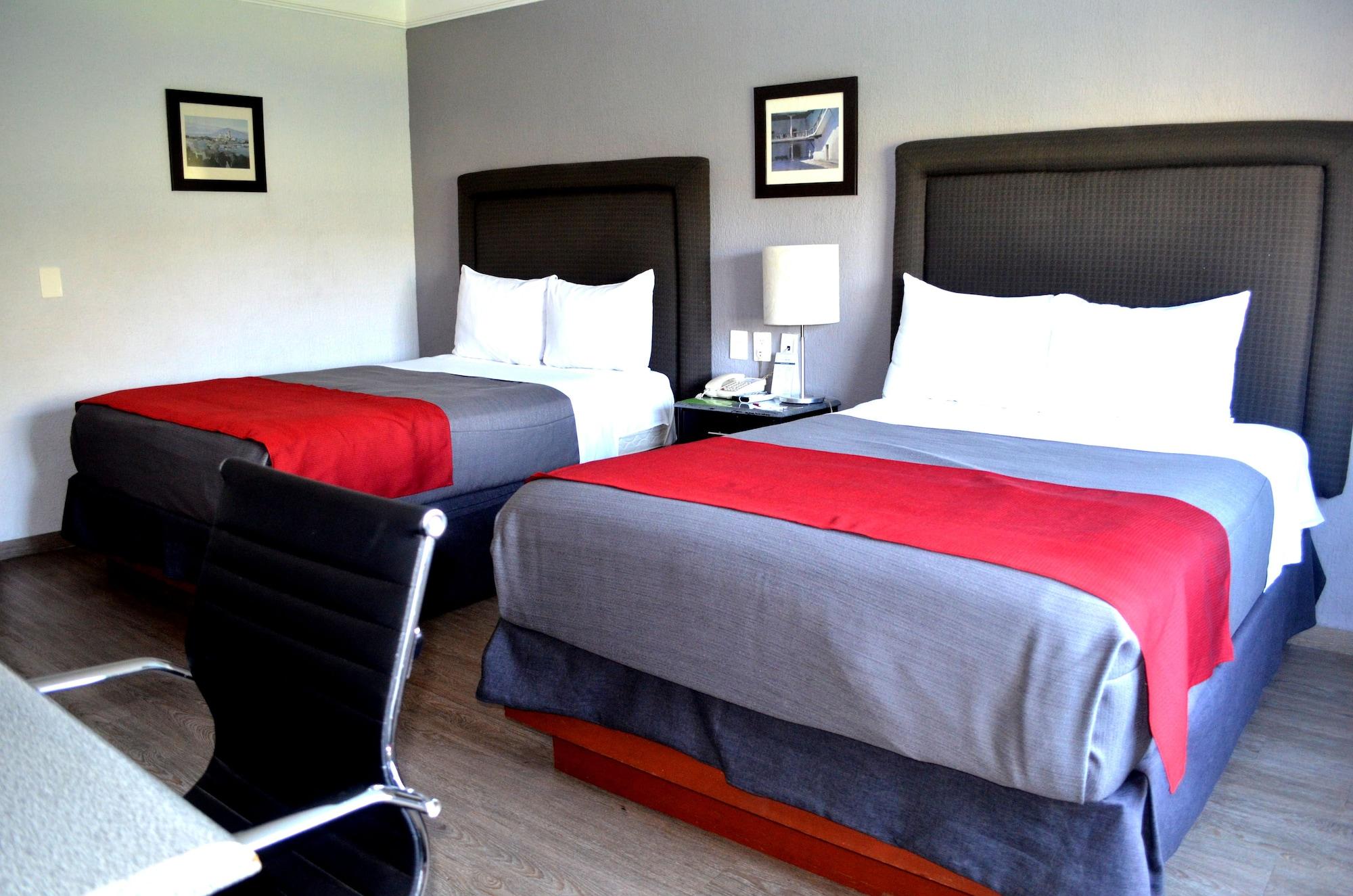 Plaza Camelinas Hotel Querétaro Екстериор снимка