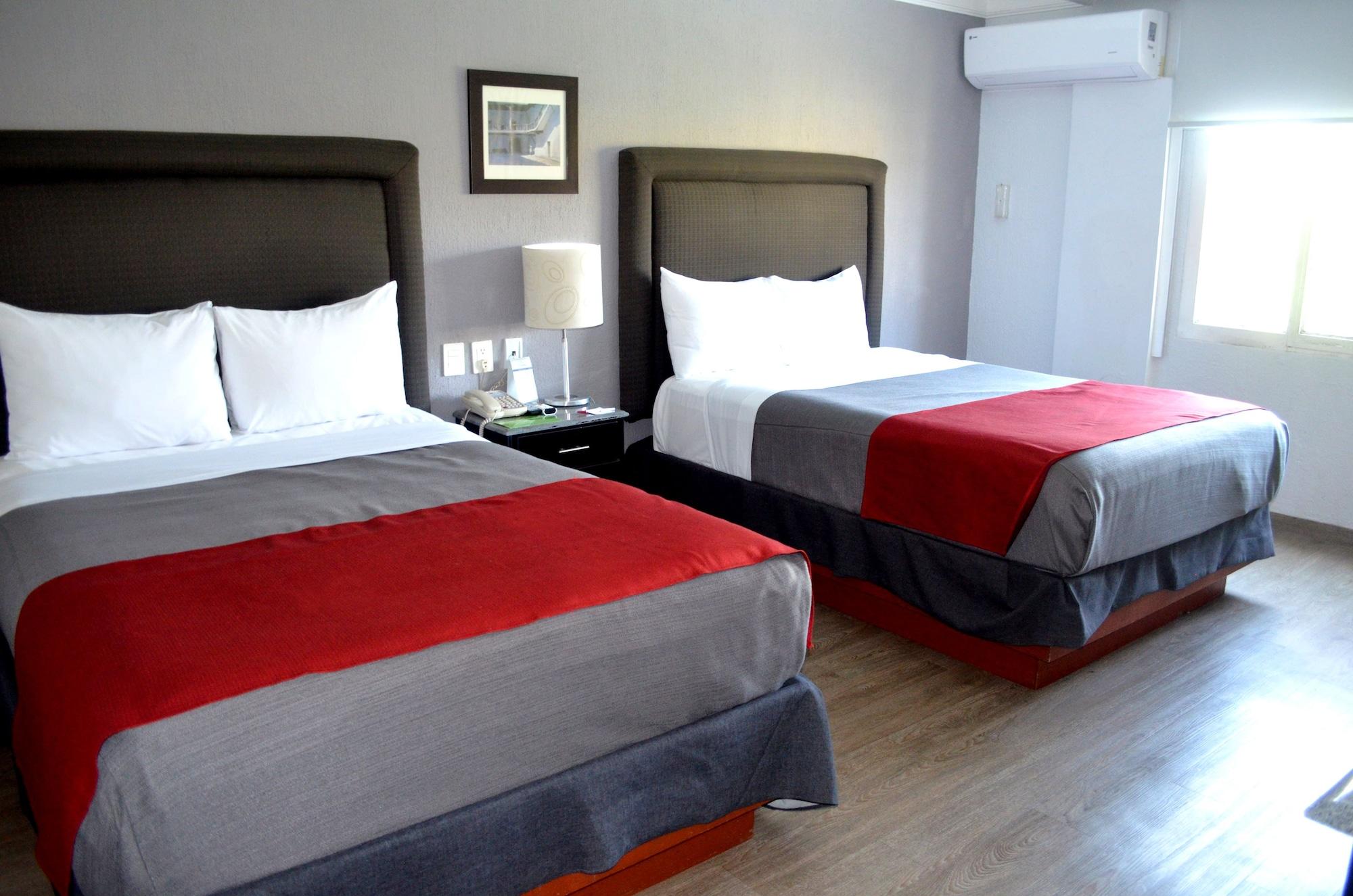 Plaza Camelinas Hotel Querétaro Екстериор снимка