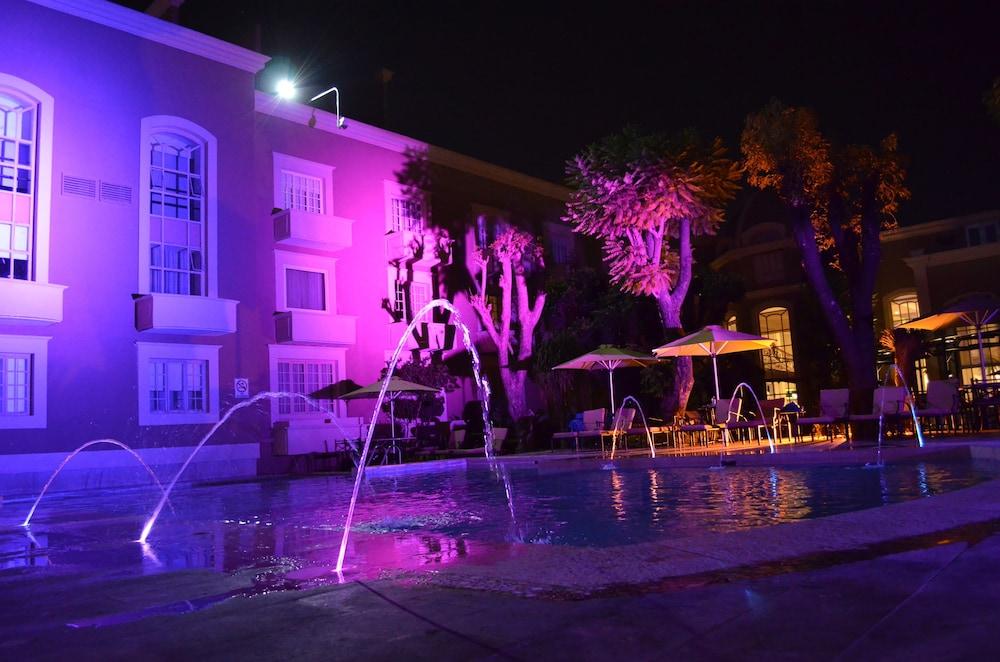 Plaza Camelinas Hotel Querétaro Екстериор снимка