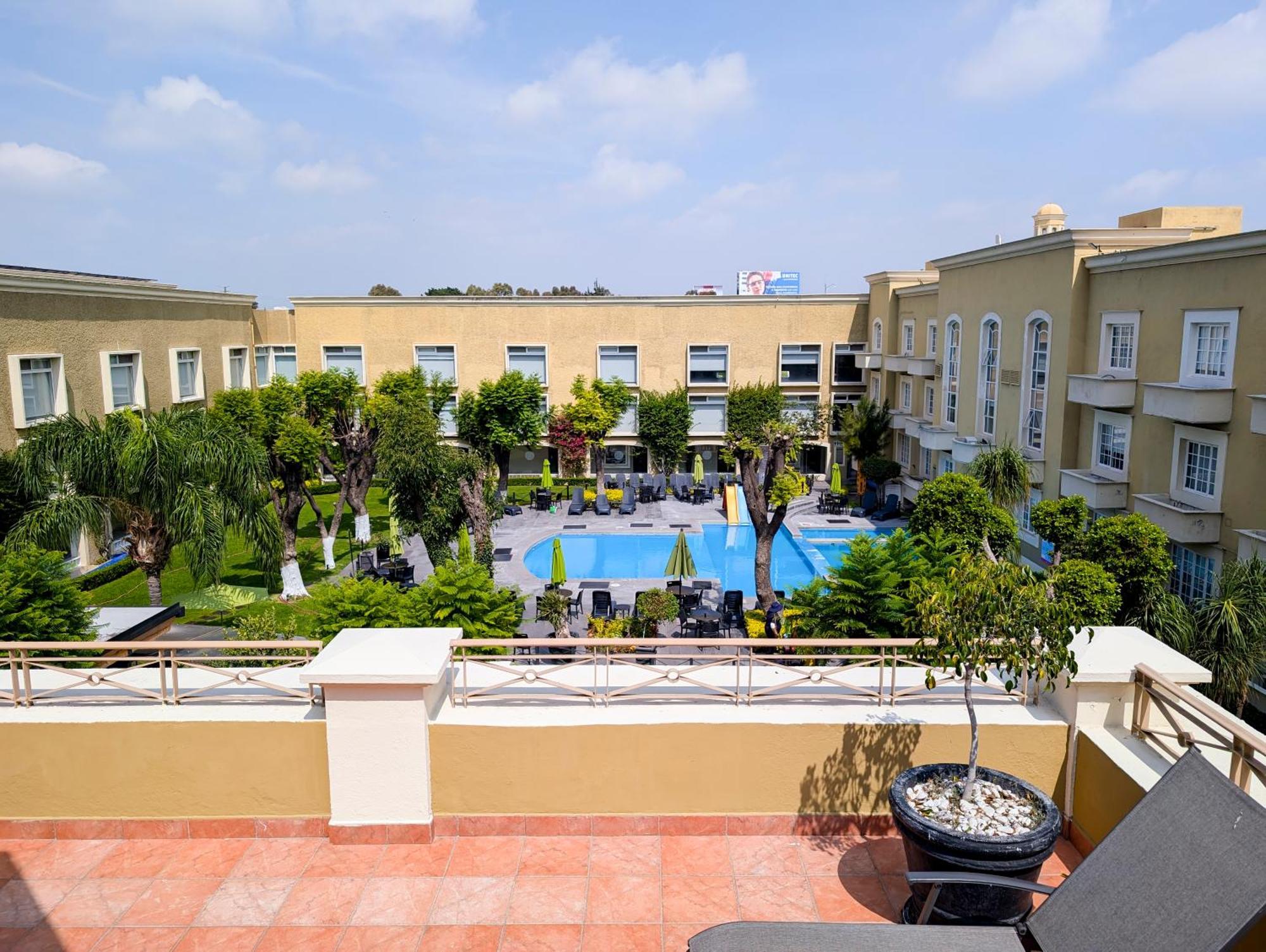 Plaza Camelinas Hotel Querétaro Екстериор снимка