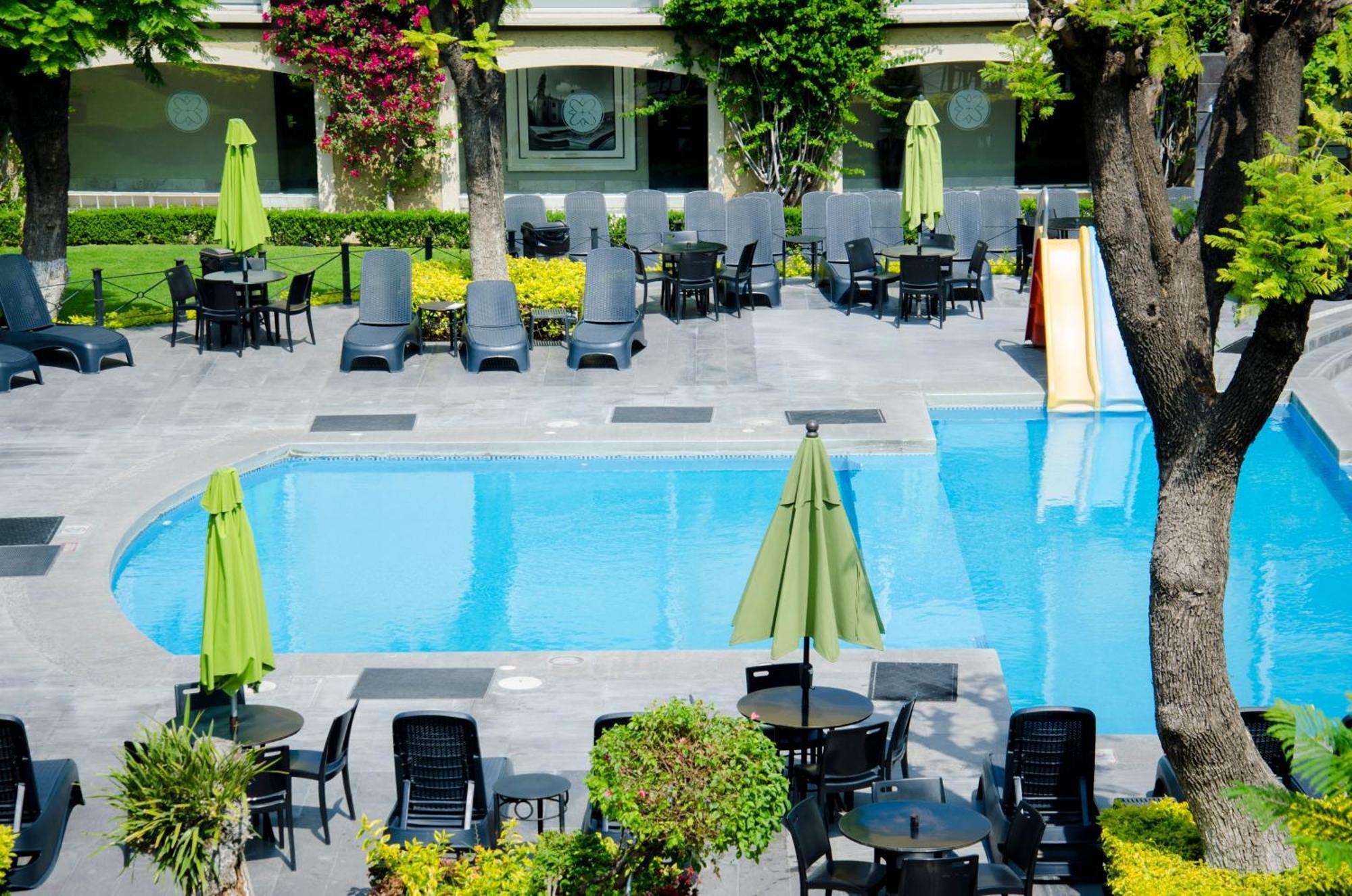 Plaza Camelinas Hotel Querétaro Екстериор снимка