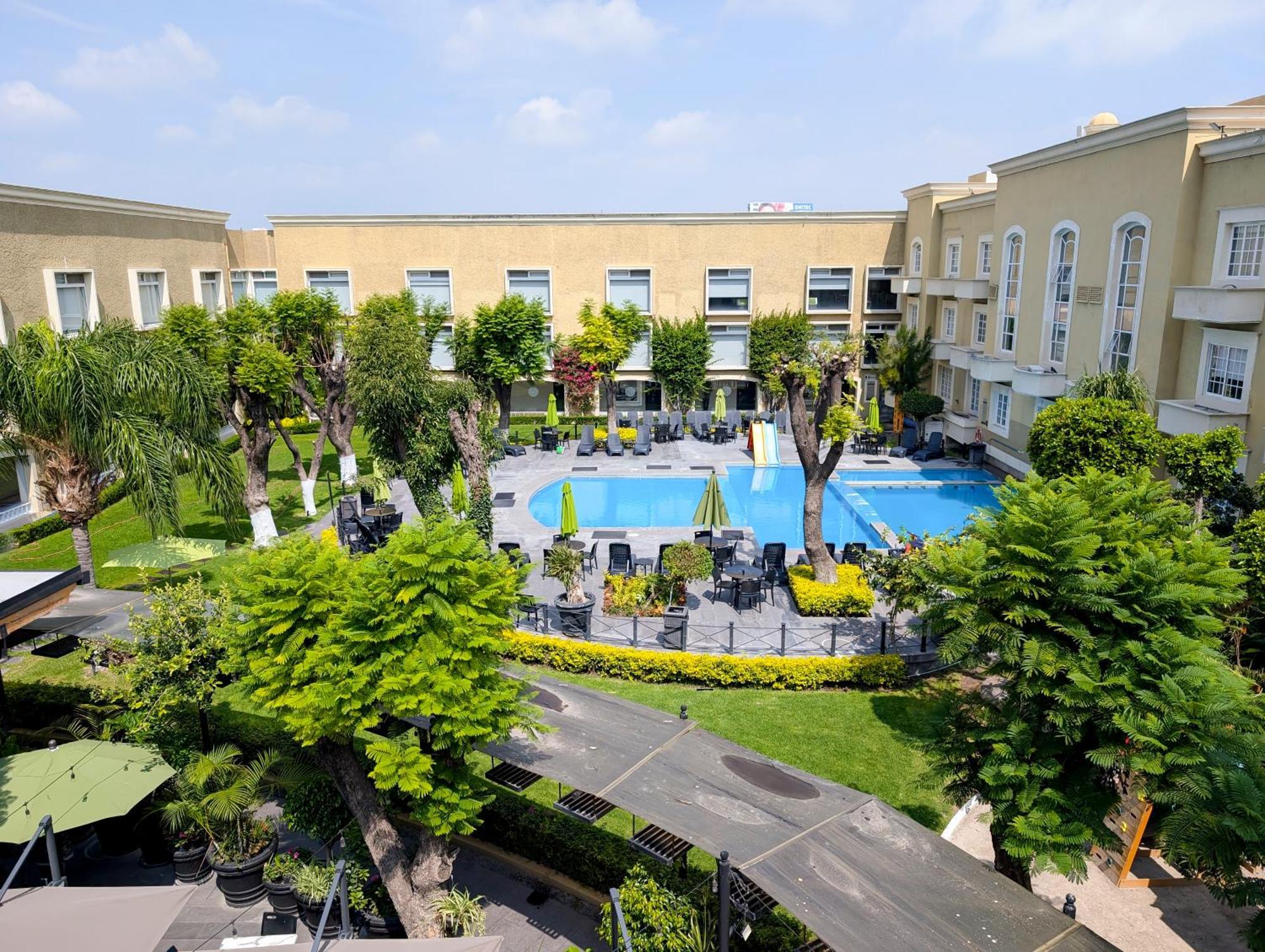 Plaza Camelinas Hotel Querétaro Екстериор снимка