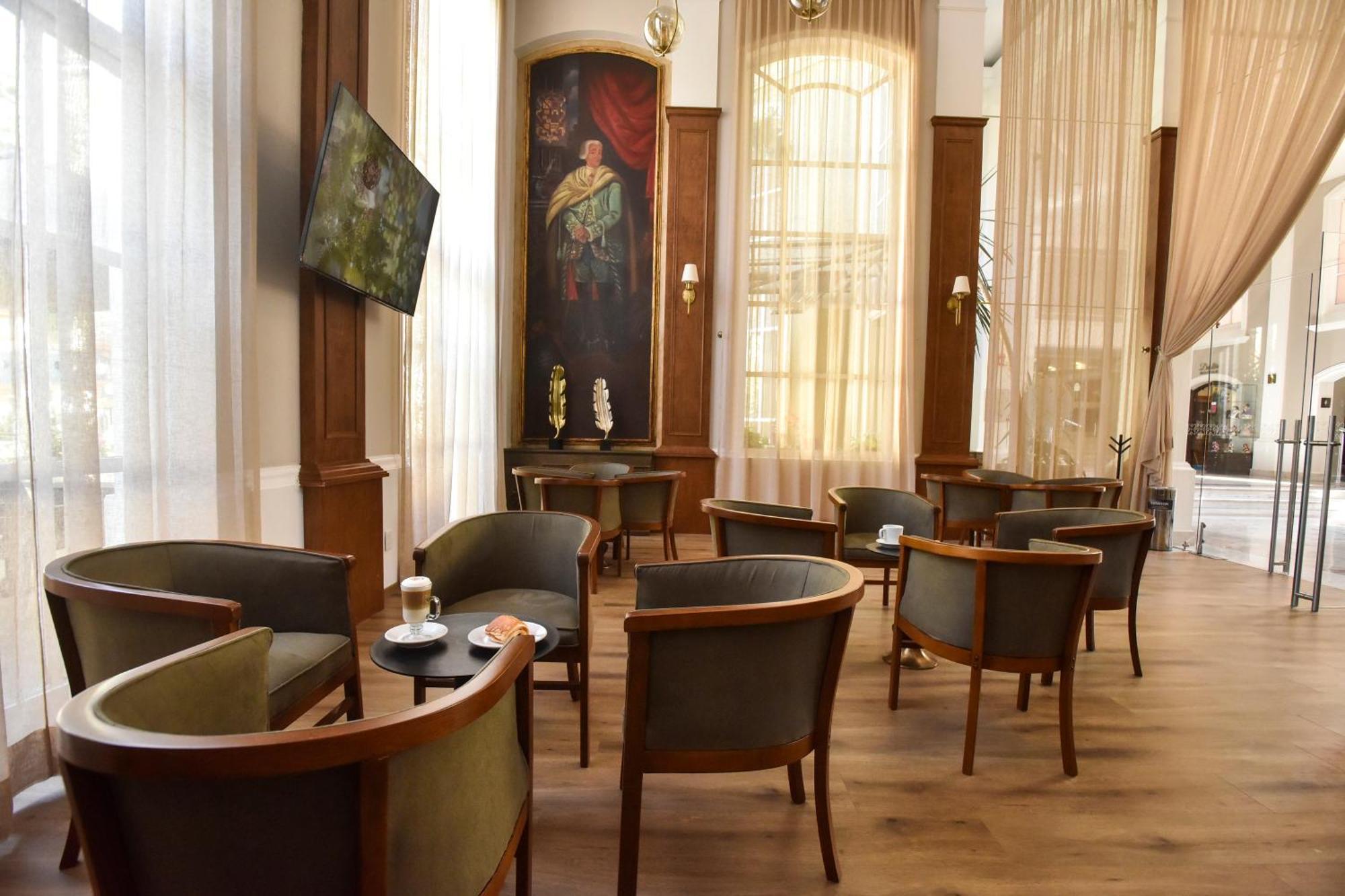 Plaza Camelinas Hotel Querétaro Екстериор снимка
