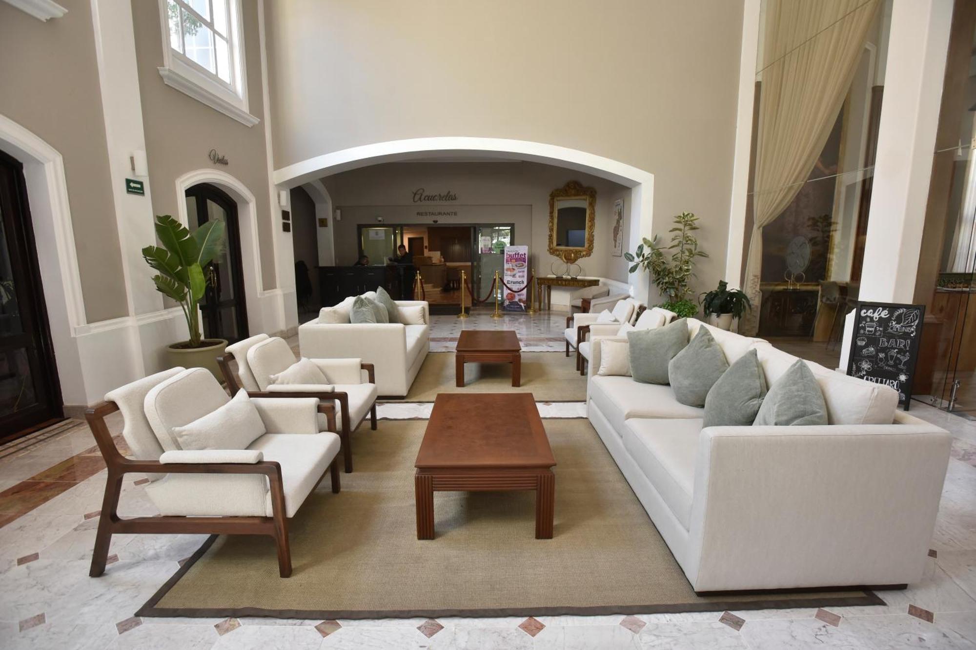 Plaza Camelinas Hotel Querétaro Екстериор снимка