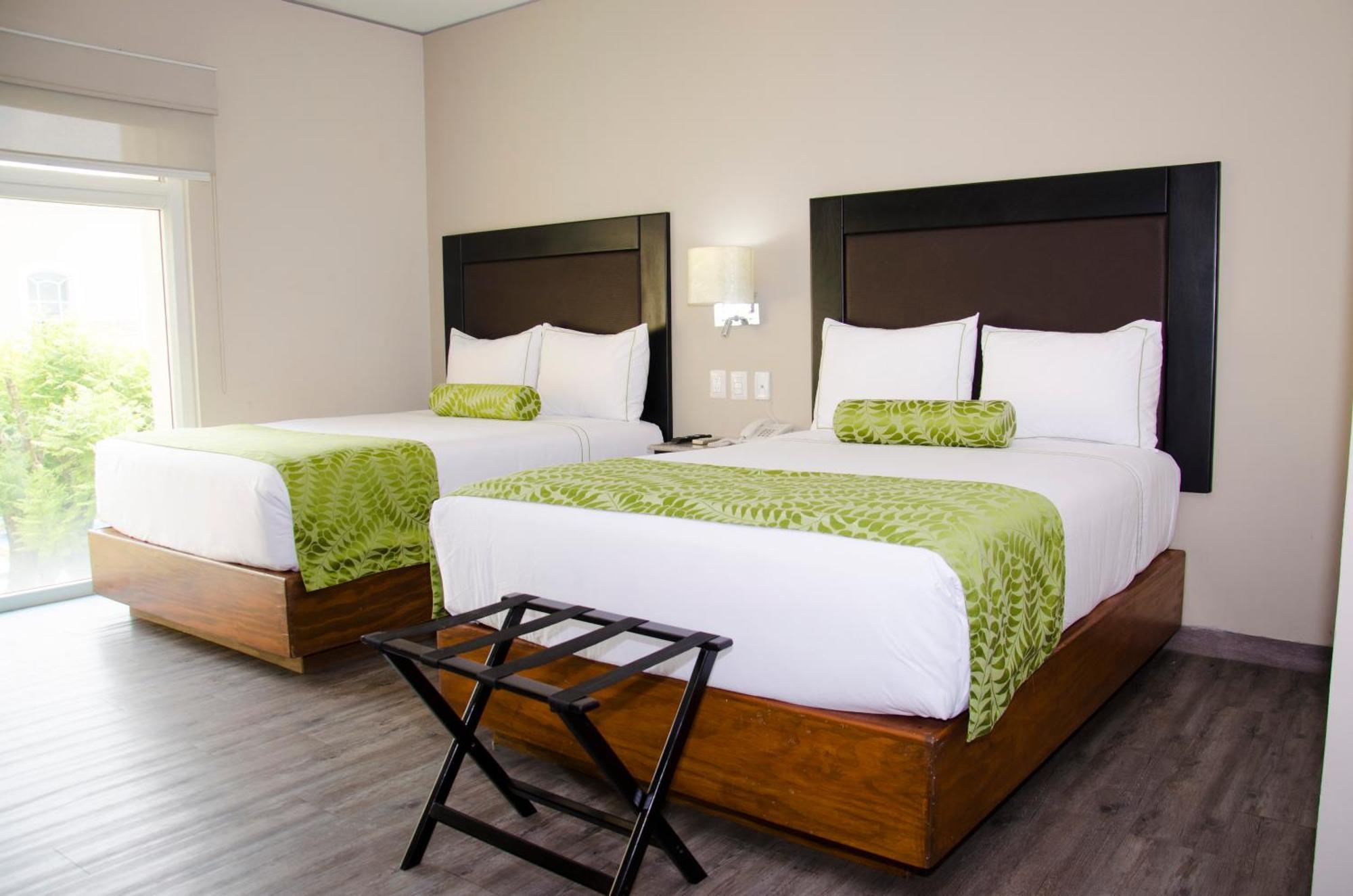 Plaza Camelinas Hotel Querétaro Екстериор снимка