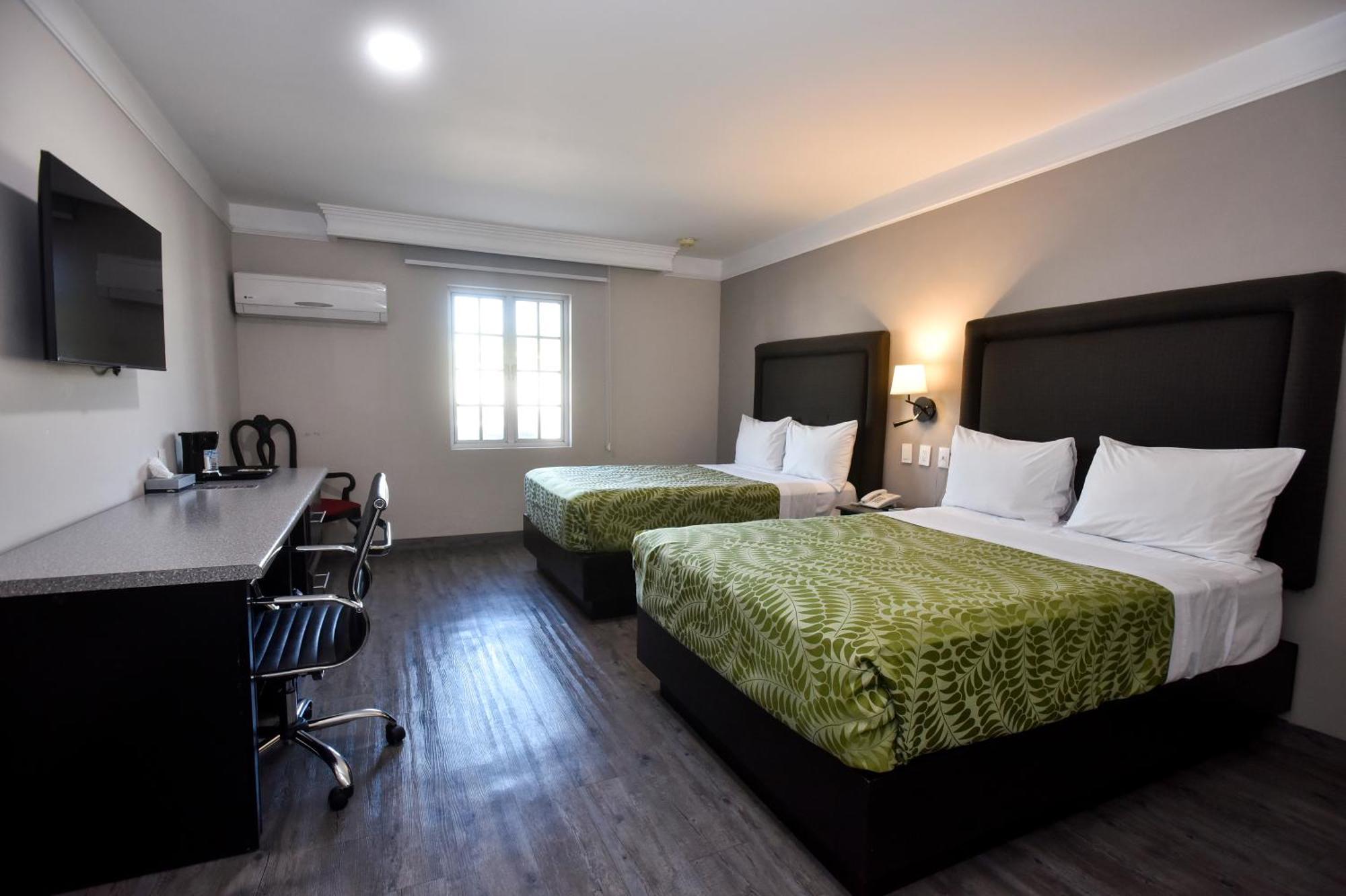 Plaza Camelinas Hotel Querétaro Екстериор снимка