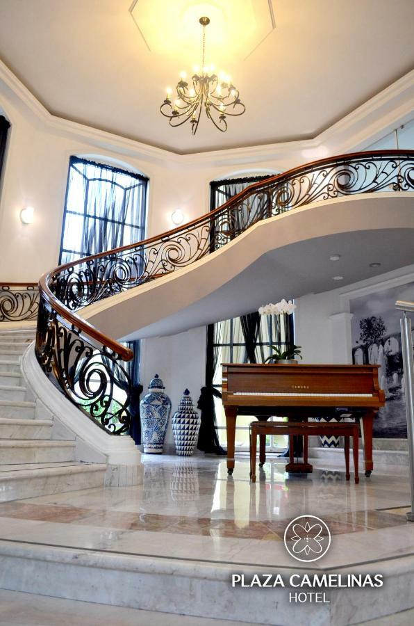 Plaza Camelinas Hotel Querétaro Екстериор снимка